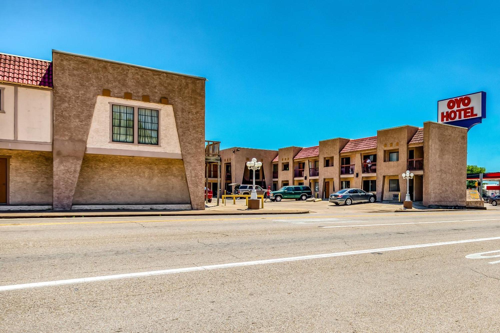 Oyo Hotel Groesbeck Esterno foto