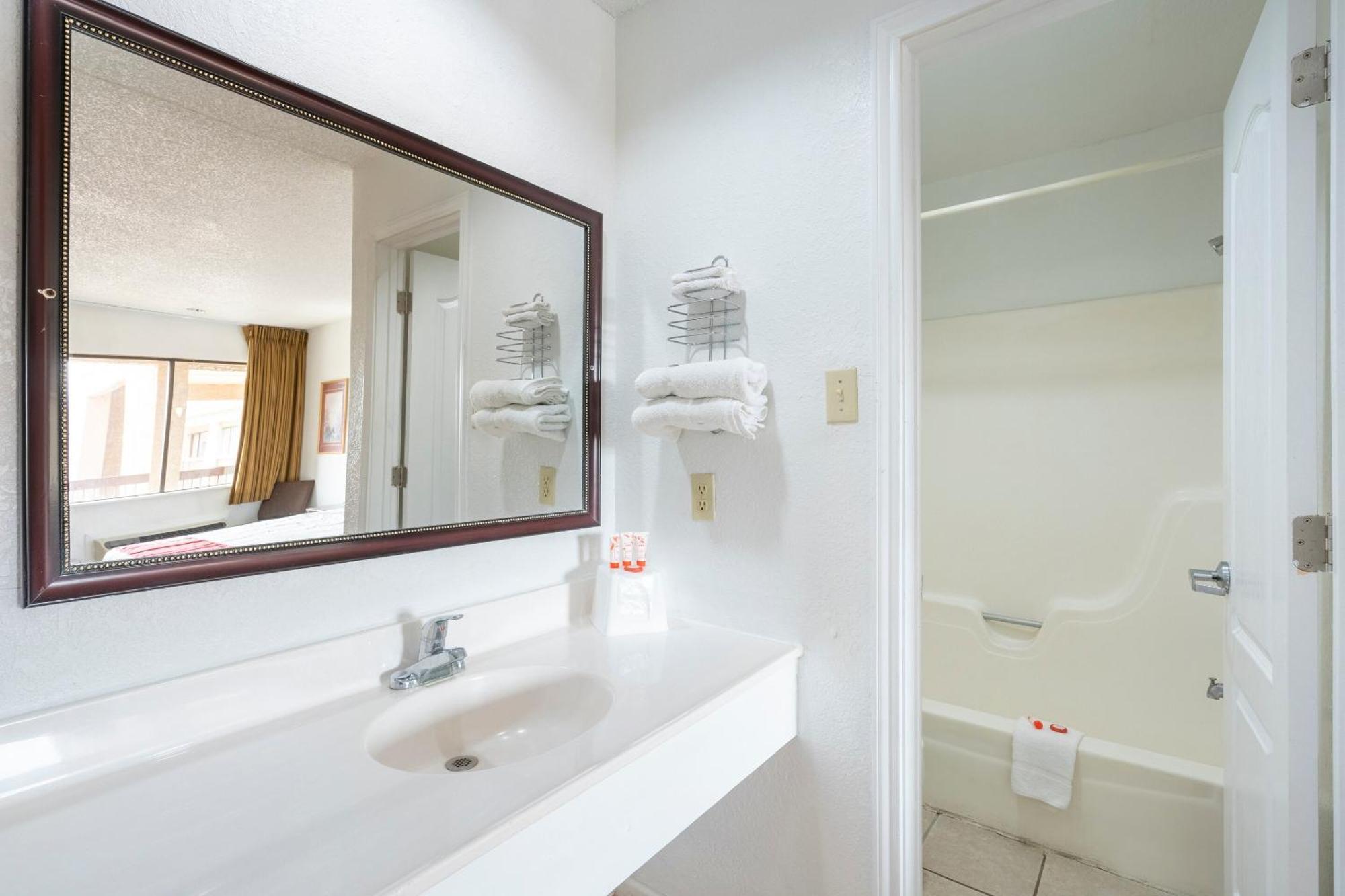 Oyo Hotel Groesbeck Esterno foto