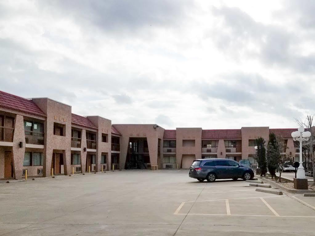 Oyo Hotel Groesbeck Esterno foto