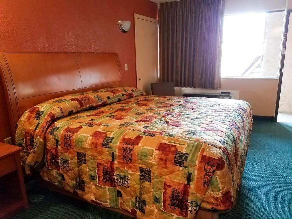 Oyo Hotel Groesbeck Esterno foto