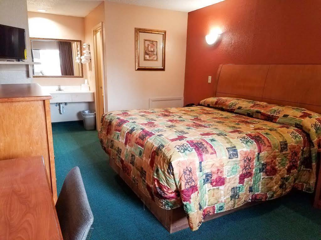 Oyo Hotel Groesbeck Esterno foto