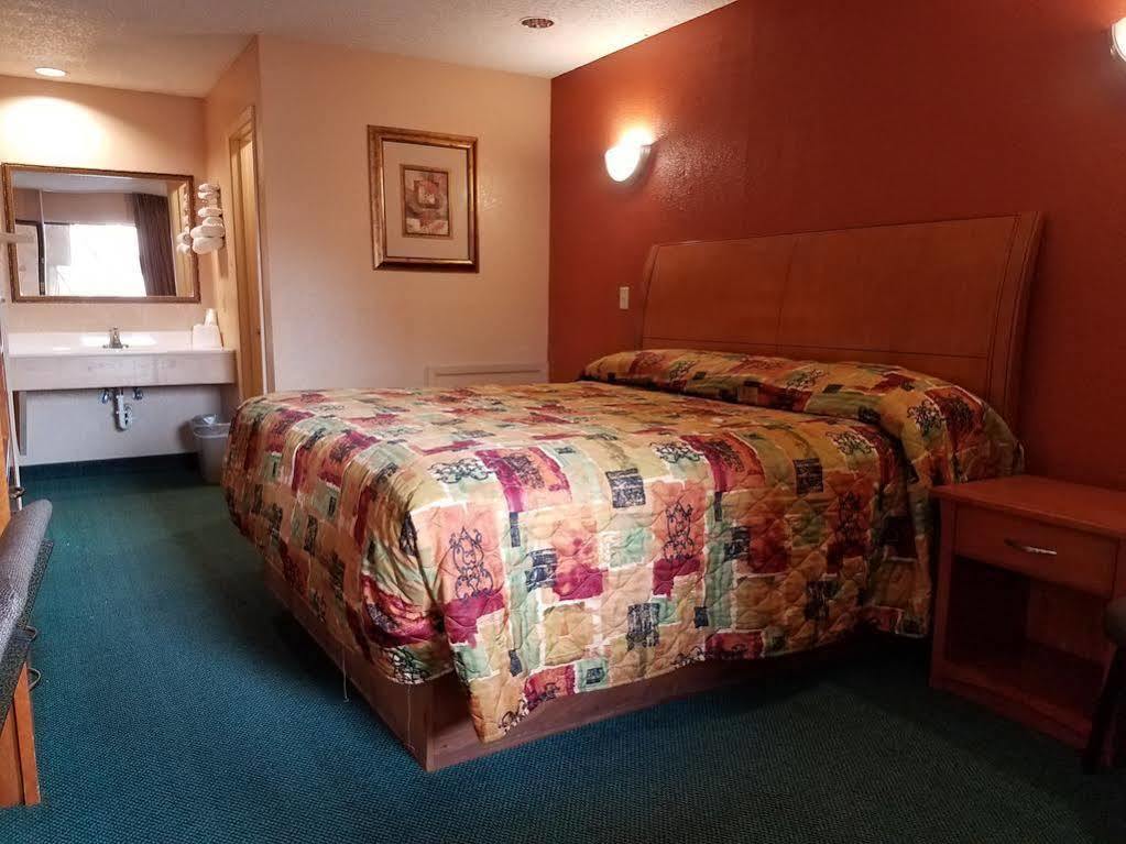 Oyo Hotel Groesbeck Esterno foto