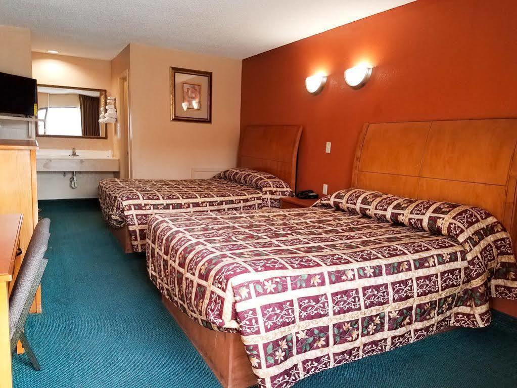 Oyo Hotel Groesbeck Esterno foto