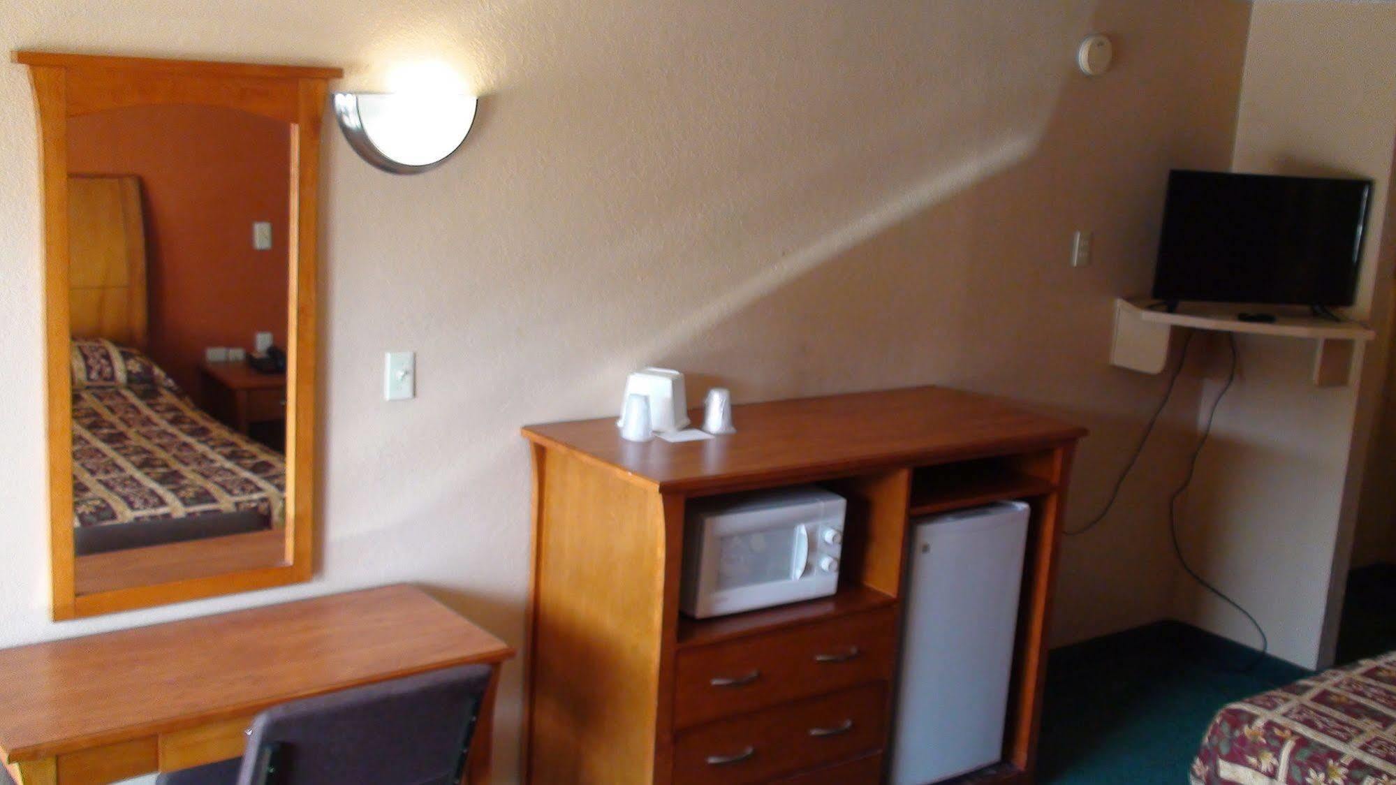 Oyo Hotel Groesbeck Esterno foto