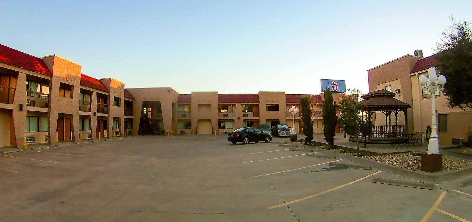 Oyo Hotel Groesbeck Esterno foto